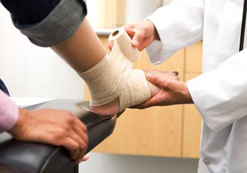 
Chấn thương cổ chân cần được điều trị kịp thời để tránh nguy cơ tàn phế

