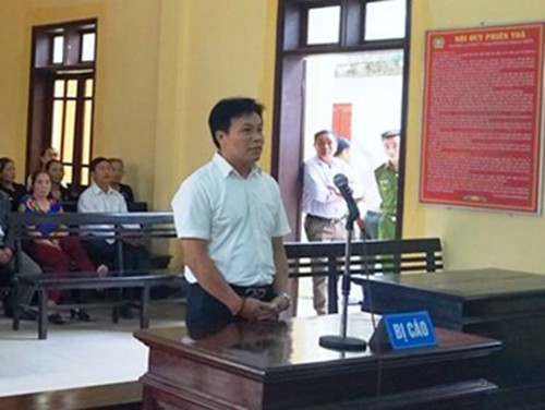 Bị cáo Lê tại tòa. Ảnh: H.L