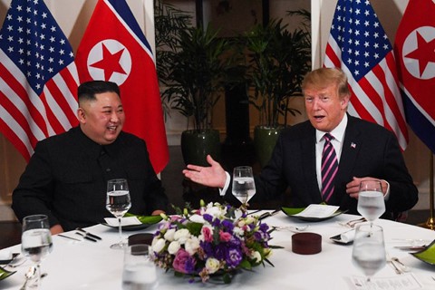 Tổng thống Mỹ Donald Trump và nhà lãnh đạo Triều Tiên Kim Jong Un đã thưởng thức món bít tết cho bữa tối trong hội nghị thượng đỉnh ở Hà Nội. Ảnh: AFP.