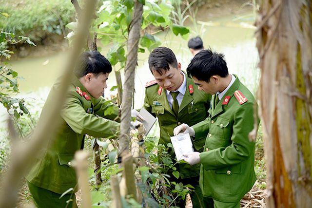 
Công an tỉnh Phú Thọ khám nghiệm hiện trường vụ đặt mìn nhà dân ở Tân Yên
