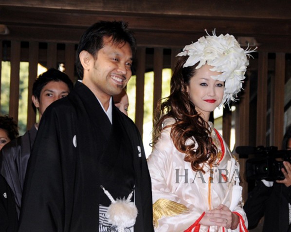 Đám cưới của Sawajiri Erika và đại gia truyền thông có số tuổi gấp đôi tuổi cô từng gây xôn xao làng giải trí Nhật Bản.