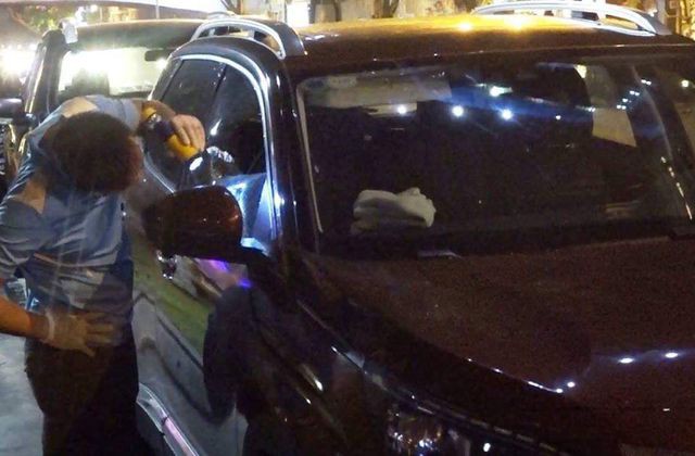 Chiếc ô tô bị trộm đập cửa kính, lấy đi khoảng 600 triêụ đồng để bên trong xe