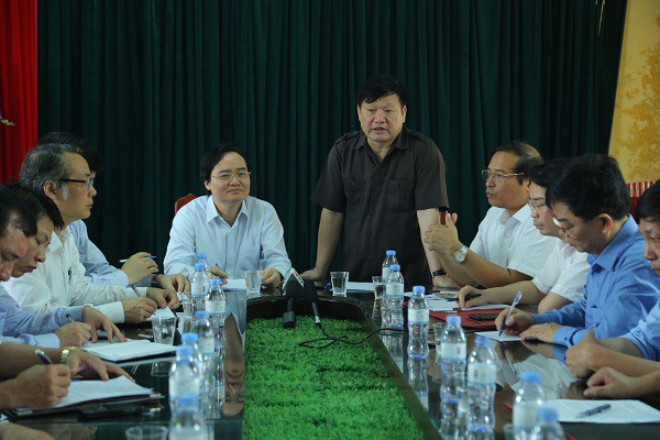 
Ông Nguyễn Văn Phóng - Chủ tịch tỉnh Hưng Yên phát biểu tại buổi làm việc với Bộ trưởng Phùng Xuân Nhạ.
