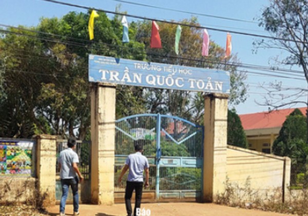 Trường Tiểu học Trần Quốc Toản, nơi em S. học và lên lớp dẫu không đọc, viết được. Ảnh: Người Lao Động.