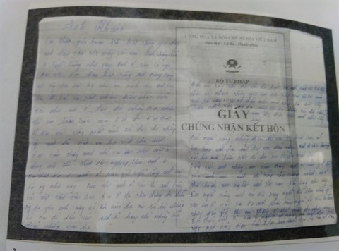 
Lá thư với nhiều tâm trạng của chị L.A. viết sau bản photo Giấy chứng nhận kết hôn.
