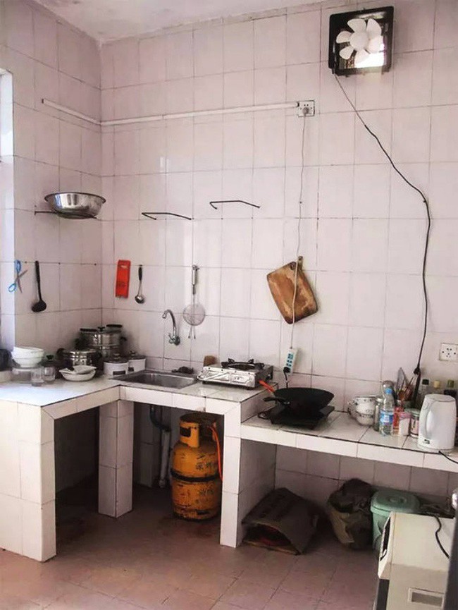 Những góc nhỏ đơn giản, cũ kỹ, lộn xộn.