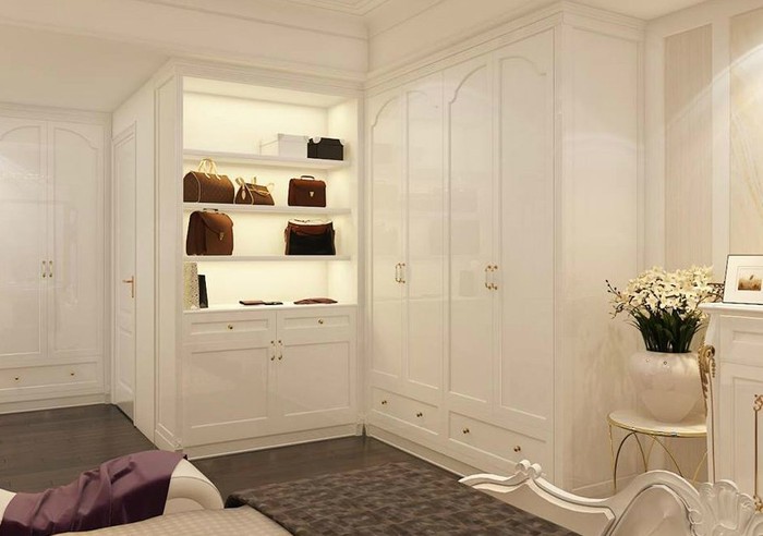 Những món đồ hàng hiệu được trưng bày trong phòng ngủ.