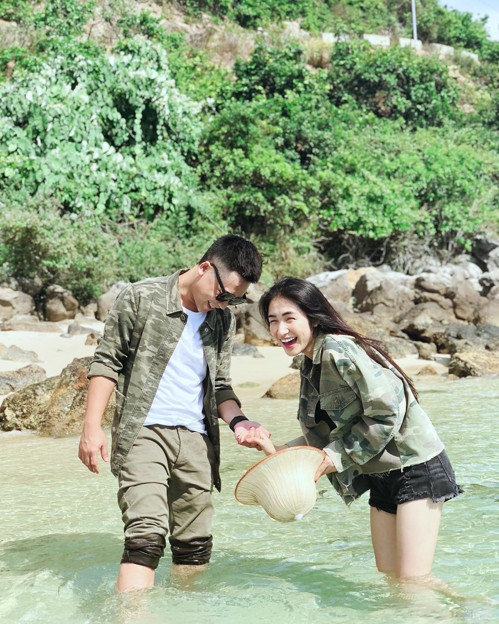 Bạn trai Hòa Minzy đang là Tổng Giám đốc một công ty phân bón của gia đình.