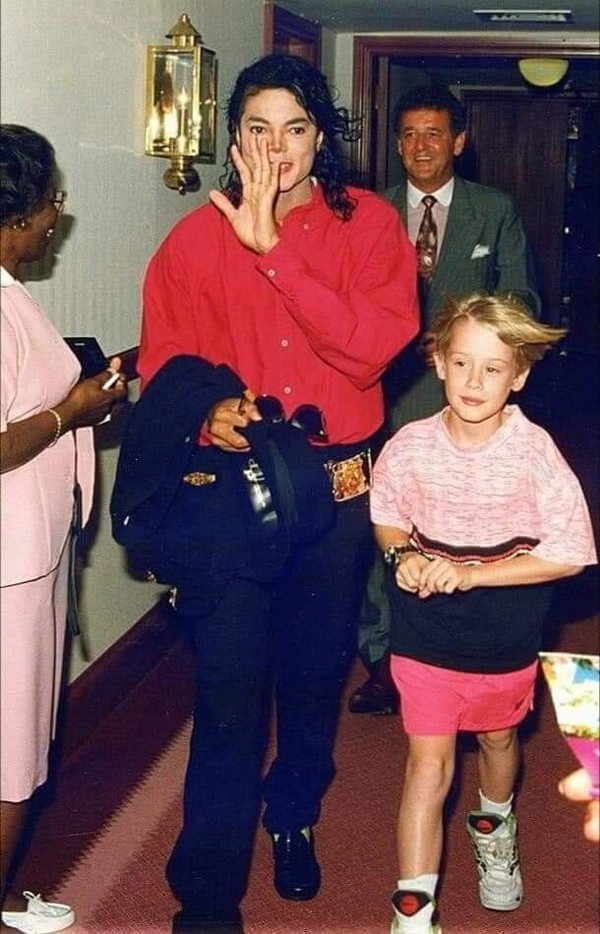 Culkin trở thành bạn của Michael Jackson sau bộ phim Ở nhà một mình.