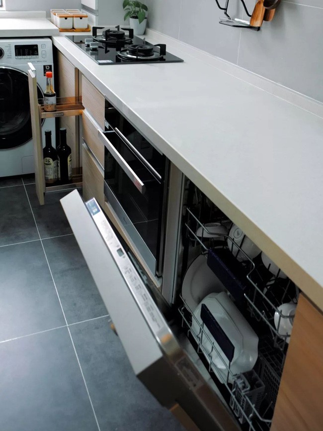 Góc bếp nhỏ vẫn đầy đủ các thiết bị hiện đại.