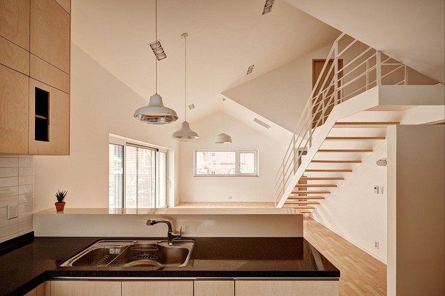 Thiết kế đơn giản và tối thiểu của ngôi nhà tại Hàn Quốc với hình thức tiết kiệm chi phí.