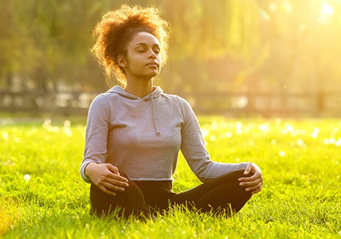 Kiểm so&aacute;t bản th&acirc;n: Khả năng tự kiểm so&aacute;t l&agrave; điều l&agrave;m n&ecirc;n sự kh&aacute;c biệt giữa con người v&agrave; động vật. C&aacute;c thi&ecirc;n t&agrave;i l&agrave;m được nhiều hơn thế. Họ c&oacute; thể ho&agrave;n to&agrave;n kiểm so&aacute;t v&agrave; vượt qua cơn bốc đồng. Nhờ đ&oacute;, họ l&ecirc;n kế hoạch, thực hiện n&oacute; m&agrave; kh&ocirc;ng chịu sự ảnh hưởng từ cảm x&uacute;c ti&ecirc;u cực. Ảnh: Yoga Journal.