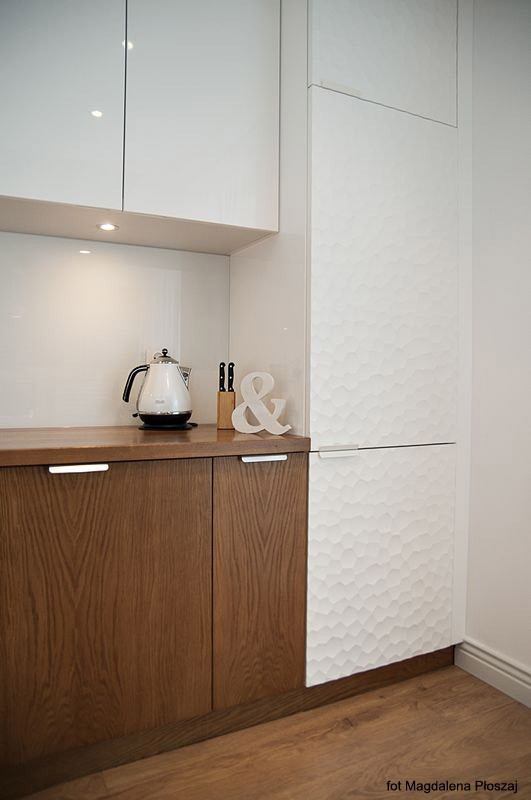 
Sử dụng nền màu tường trắng tinh càng khiến căn hộ kiểu studio thêm tinh khôi, thoáng đãng.

