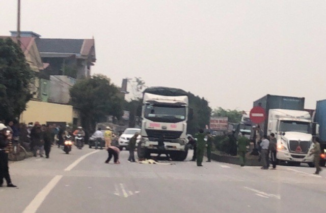 Hiện trường vụ tai nạn thương tâm khiến bé gải tử vong