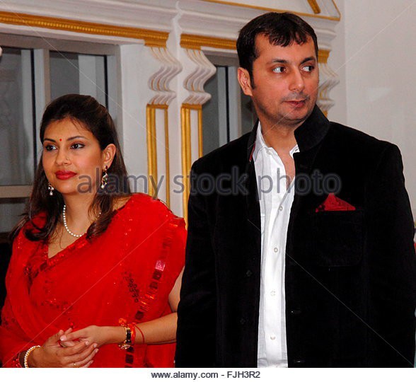 Devyani Rana xuất hiện bên chồng của mình.