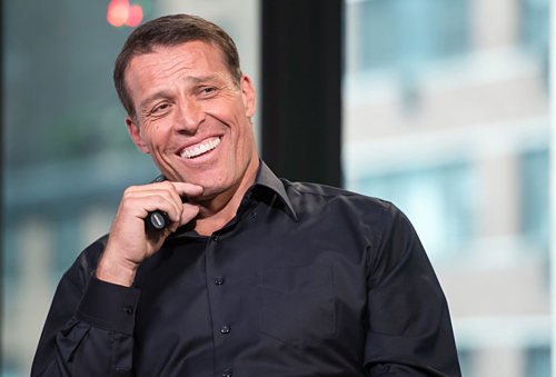 
Triệu phú, chiến lược gia, doanh nhân, tác giả sách Tony Robbins. Ảnh: Mike Pont 
