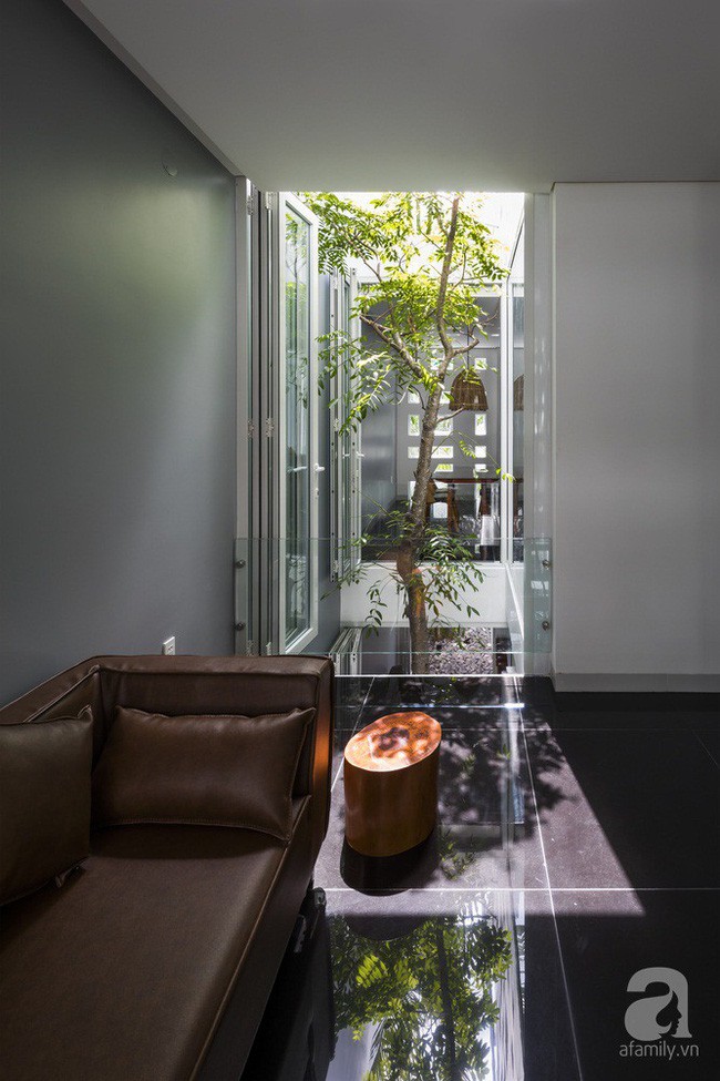 Ánh sáng ngập tràn vào từng góc nhỏ.