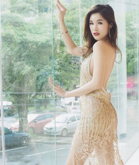 
Dù không thực sự tỏa sáng ở showbiz nhưng Sirapassorn Atthayakorn luôn được nhắc đến như cô đào bốc lửa với vẻ đẹp thiên thần.
