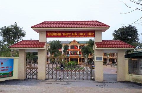 Trường THPT H&agrave; Huy Tập, nơi nam gi&aacute;o vi&ecirc;n c&ocirc;ng t&aacute;c. Ảnh: P.T.
