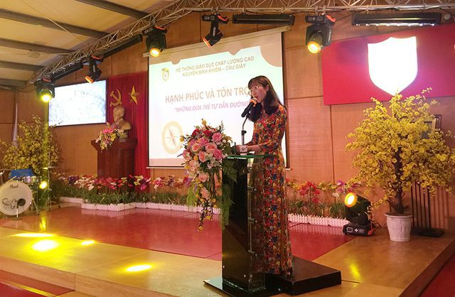 Sự t&ocirc;n trọng m&agrave; c&ocirc; gi&aacute;o Phạm Ngọc d&agrave;nh cho học tr&ograve; c&oacute; c&aacute; t&iacute;nh mạnh khiến em được l&agrave; ch&iacute;nh m&igrave;nh song c&oacute; sự ho&agrave; hợp với bạn b&egrave; xung quanh, trở th&agrave;nh một học tr&ograve; giỏi, th&agrave;nh t&iacute;ch nổi bật.