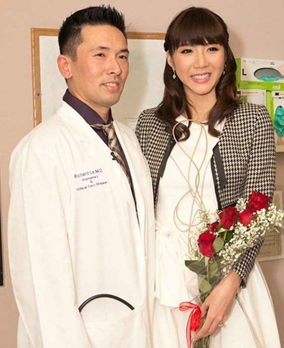 Giáng sinh năm 2013, Ngọc Quyên nhận lời cầu hôn của bác sĩ Richard Lê và nhanh chóng rời khỏi showbiz Việt, sang Mỹ định cư cùng chồng.