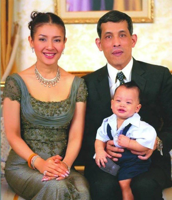 Gia đình hạnh phúc một thời của Thái tử Maha Vajiralongkorn và người vợ thứ 3.