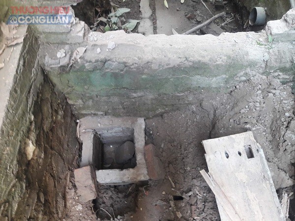 
Đây là hố gạch được phát hiện tại vị trí giáp ranh giữa nhà làm việc của Ban quản lý Dự án và tường rào nhà làm việc của Viện kiểm sát nhân dân huyện Phú Xuyên
