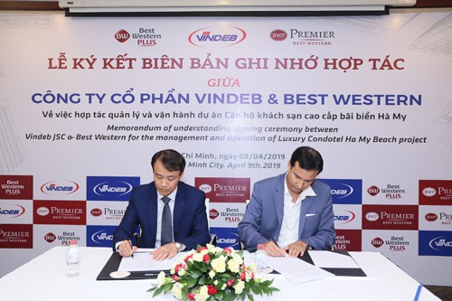 Ông Cyrill Czerwonka và ông Cấn Xuân Tráng