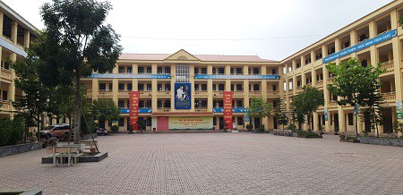 
Trường THCS Trần Phú (Hoàng Mai, Hà Nội) nơi cơ quan công an đang làm rõ nghi vấn giáo viên dâm ô học sinh. Ảnh: Q.A
