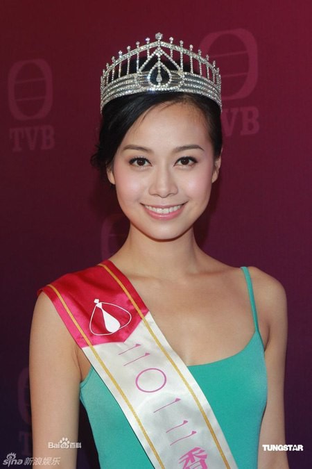 Huỳnh Tâm Dĩnh tại cuộc thi Hoa hậu Hong Kong 2012