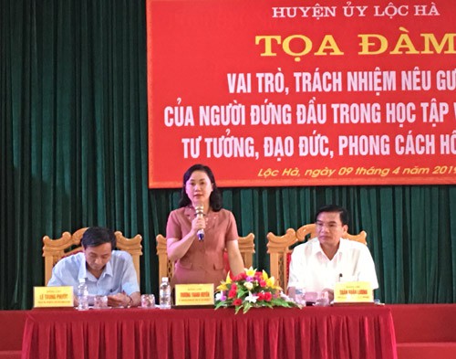 
Đồng chí Trương Thanh Huyền, Tỉnh ủy viên, Bí thư huyện ủy phát biểu tại tọa đàm “Học tập và làm theo tư tưởng, đạo đức, phong cách Hồ Chí Minh”
