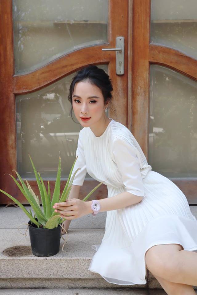Thời gian gần đ&acirc;y, Angela Phương Trinh sống k&iacute;n tiếng hơn.