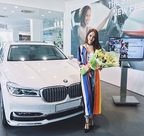 Ngoài căn hộ cao cấp, Hương Giang Idol từng gây xôn xao dư luận khi tậu 2 chiếc xế hộp tiền tỷ thuộc thương hiệu BMW với giá thành lần lượt là 2 và 4 tỷ đồng.
