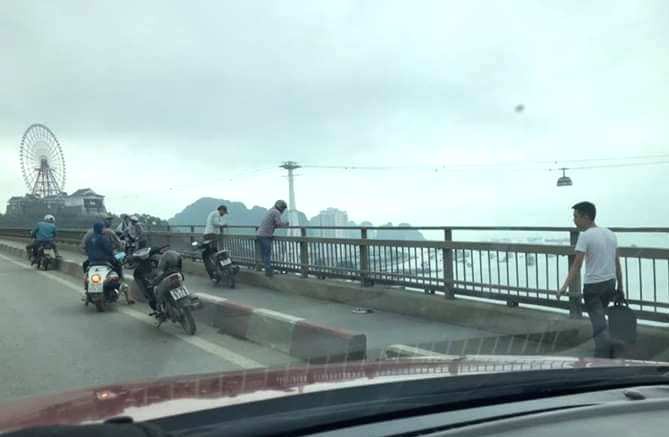 Cầu Bãi Cháy, nơi người đàn ông bất ngờ nhảy xuống biển trưa nay. Ảnh: Bạn đọc cung cấp
