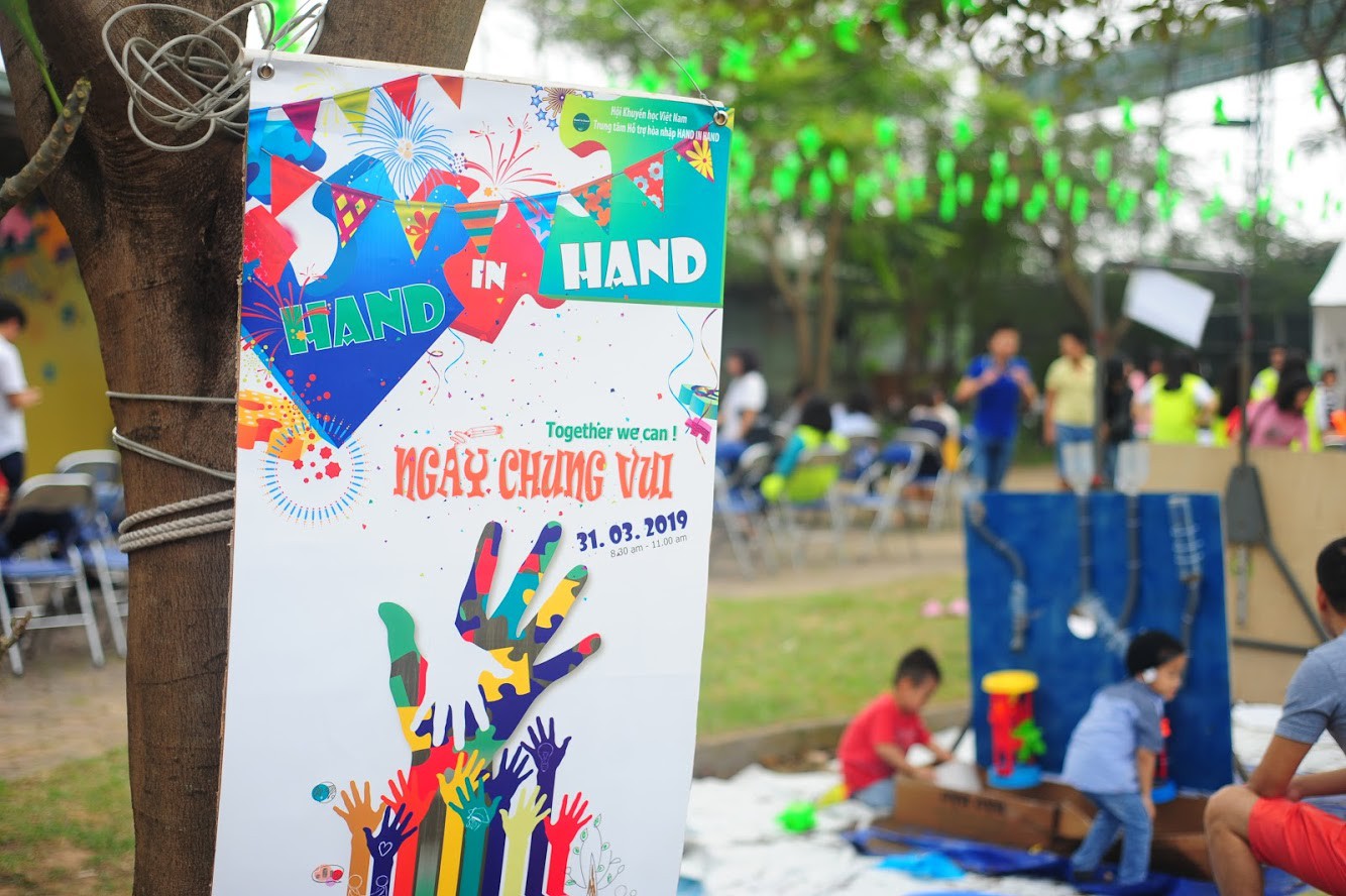 Sống chậm cũng là thông điệp mà Trung tâm Hand in Hand mong muốn gửi đến các gia đình và toàn xã hội nhân Ngày Thế giới nhận thức về tự kỷ 2/4. Dù vòng quay cuộc sống hối hả, nhưng hãy dành một chút thời gian để chia sẻ, cảm thông, tạo điều kiện cho những người kém may mắn có được một cuộc sống tốt đẹp, ý nghĩa hơn.