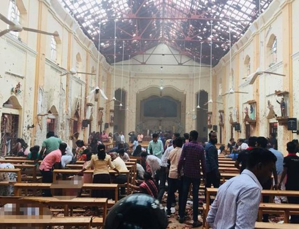 
Ban đầu, vụ đánh bom xảy ra tại Nhà thờ St. Anthony ở thủ đô Colombo. Sau đó lần lượt các địa điểm khác đều xảy ra những vụ nổ kinh hoàng. Hiện tại đã có hơn 160 người chết và nhiều người bị thương nặng.
