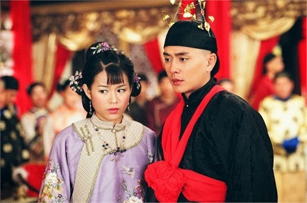 Hồ Hạnh Nhi và Huỳnh Tông Trạch trong phim Mẹ Chồng Khó Tính. 