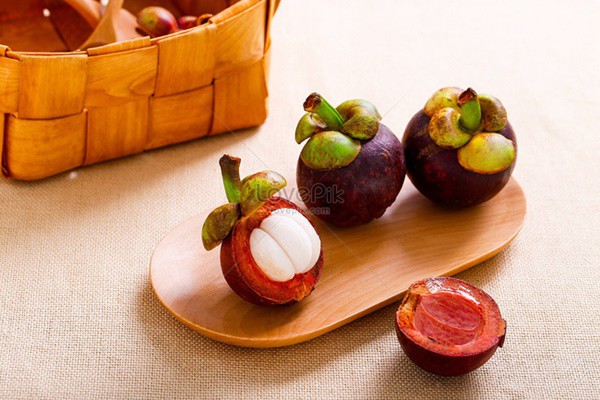 Vào mùa măng cụt đang rộ, bạn có thể tận dụng để làm thuốc chữa bệnh cực tốt.