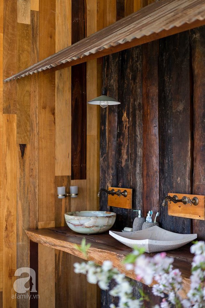 
Phòng tắm với cách decor hướng về thiên nhiên.
