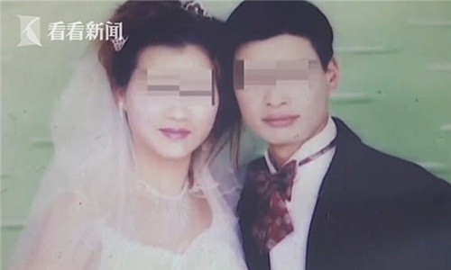 
Ảnh cưới của vợ chồng Lou và Wu Shouchun. Ảnh: Kan Kan News.
