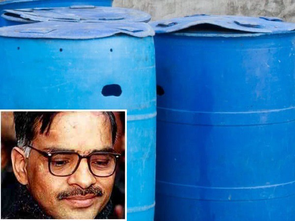 Những thùng chứa axit clohydric Iqbal dùng để phân hủy, phi tang thi thể nạn nhân