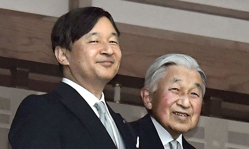 
Nhật hoàng Akihito (phải) và Thái tử Naruhito. Ảnh: Kyodo.
