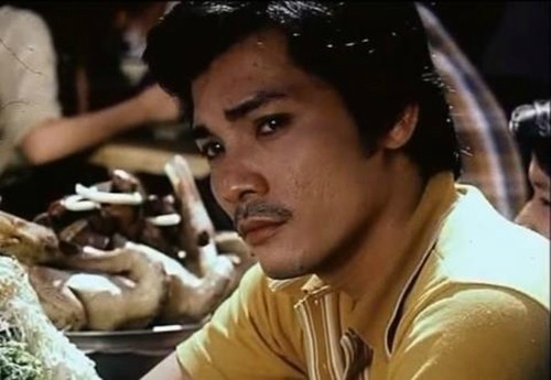 
Thương Tín đóng vai Sáu Tâm trong Biệt động Sài Gòn (1986).
