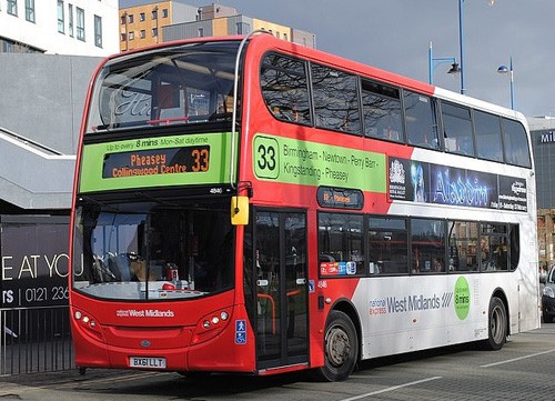 Xe buýt số 33 chạy tuyến từ Pheasey đến Birmingham. Ảnh: Wikipedia.