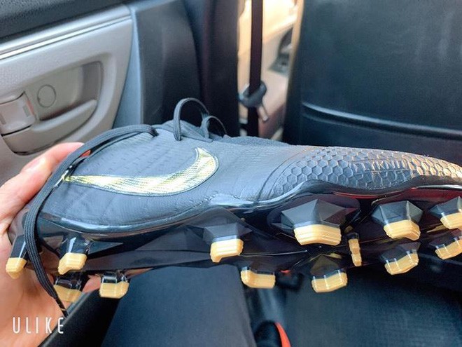 Đan Nguy&ecirc;n cũng thường chia sẻ h&igrave;nh ảnh của những m&oacute;n đồ hiệu thuộc c&aacute;c thương hiệu thời trang xa xỉ v&agrave; đắt gi&aacute; nhất h&agrave;nh tinh tr&ecirc;n trang c&aacute; nh&acirc;n (Ảnh: FBNV).