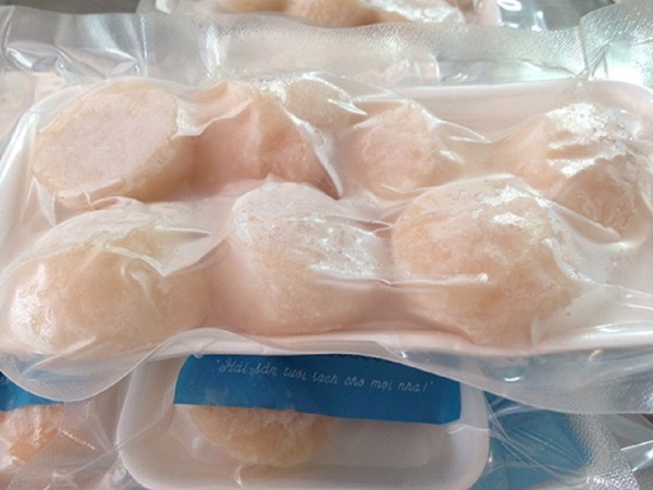 Sò điệp tươi hàng đông lạnh Nhật Bản có giá từ 1-1,7 triệu đồng/kg.