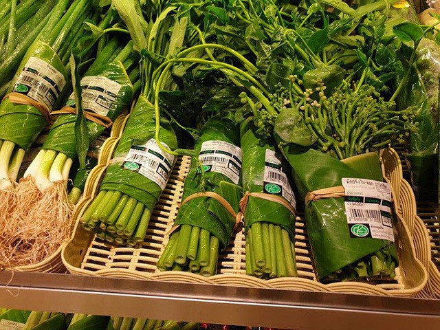 Cửa hàng Thái Lan gây sốt khi thay thế sử dụng túi nilon bằng lá chuối.