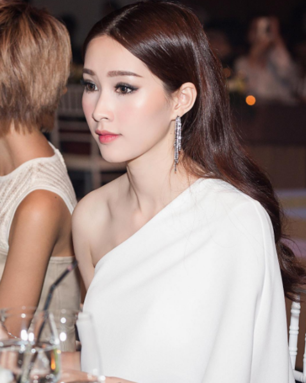 Từ khi đăng quang Hoa hậu tới nay, Thu Thảo thường xuất hiện với hình ảnh tóc dài “nữ thần” quen thuộc.