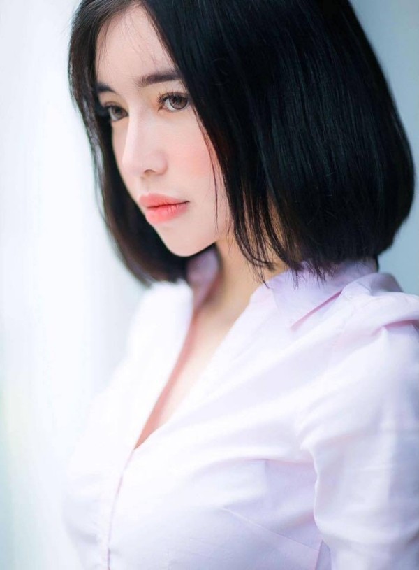 Chính vì vậy, mỗi lần hiếm hoi “xuống tóc”, người đẹp đều khiến fan “phát cuồng”.