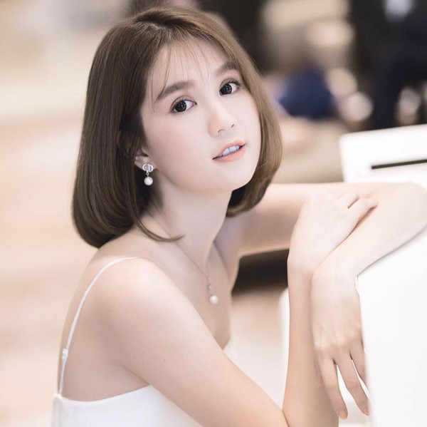 …”nữ hoàng nội y” trở nên khác lạ, mới mẻ trong hình ảnh tóc ngắn.